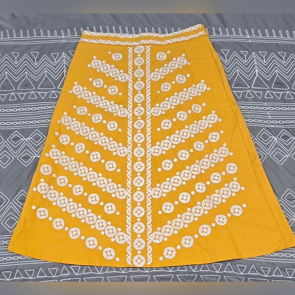 Boden Dresses & Skirts - Boden Embroidered Midi Skirt Size 4